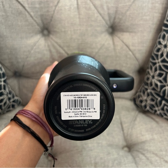 Stanley The Halloween Flowstate Quencher 40oz Tumbler Web Glow - Picture 5 of 6